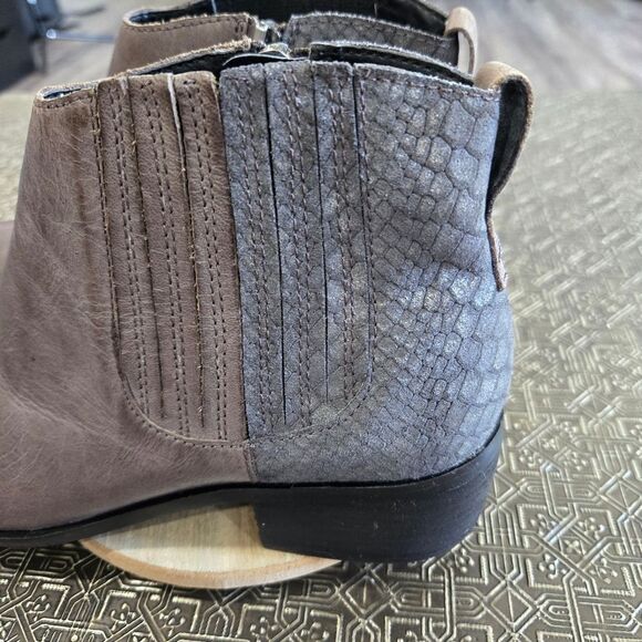 🐢 Salvia Glynda Gray/Taupe Snake Size 40 Euro 9-9.5 US. Like New! - Picture 15 of 16